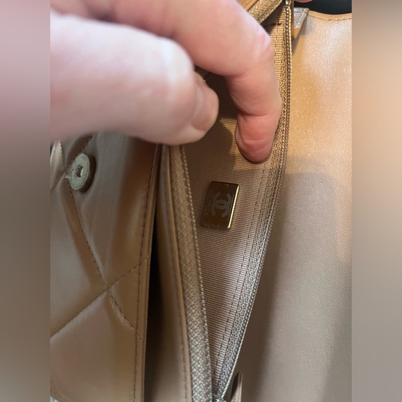 Chanel 19 WOC in Caramel Lambskin - Picture 6 of 13